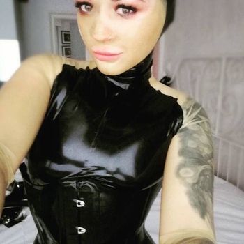 Latex Finja aus Cham, 33 Jahre alt