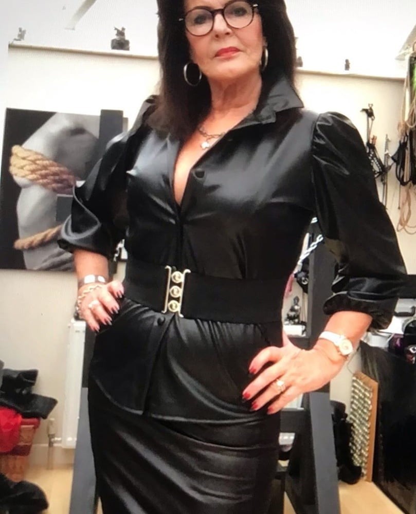 Black Domina 4U aus Grevenbroich, 56 Jahre alt