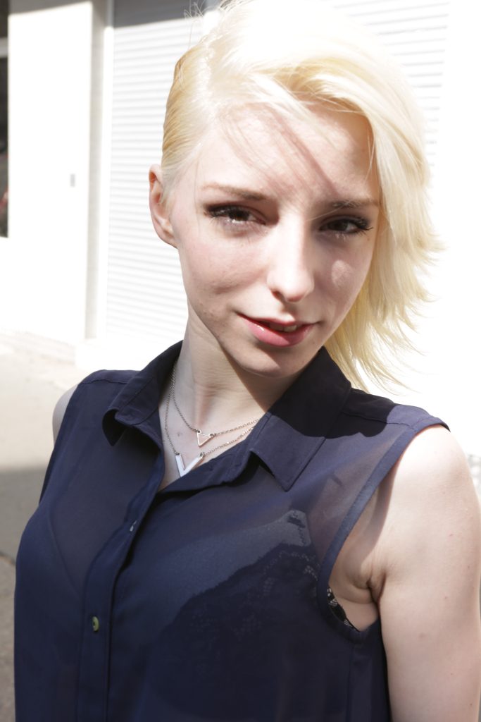 Blond aber Clever aus Offenbach, 24 Jahre alt